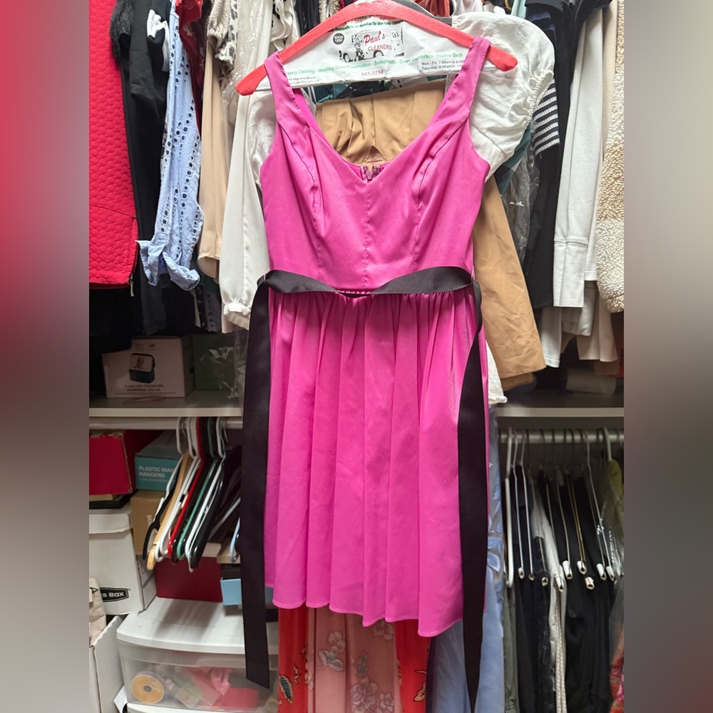 City Triangles Fuchsia Dress with Black Sash. It runs small more like 4 than 7